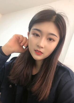����������һλƯ��Ů����